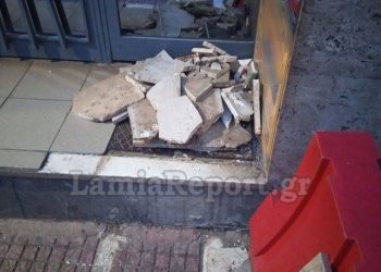 Λαμία: Πήγε να κολλήσει ένα «ενοικιάζεται» και της ήρθαν μάρμαρα στο κεφάλι
