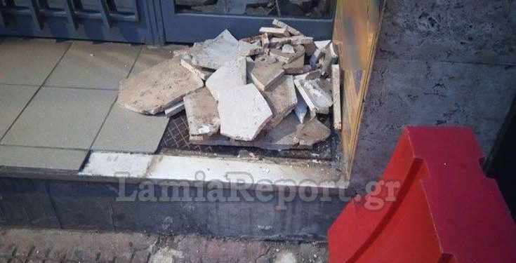 Λαμία: Πήγε να κολλήσει ένα «ενοικιάζεται» και της ήρθαν μάρμαρα στο κεφάλι