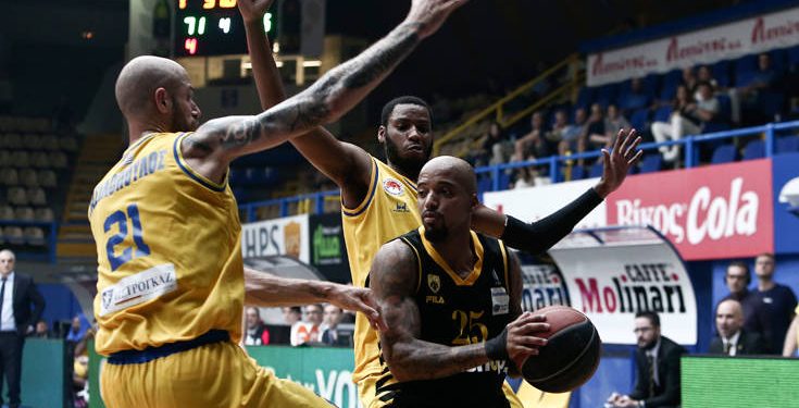 Break στο break η ΑΕΚ, επικράτησε στο Περιστέρι με 78-71