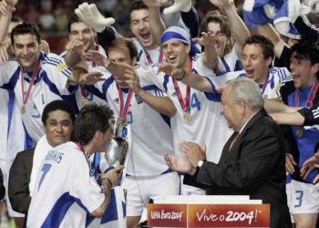 «Έφυγε» ο άνθρωπος που έδωσε την κούπα του Euro 2004 στον Ζαγοράκη