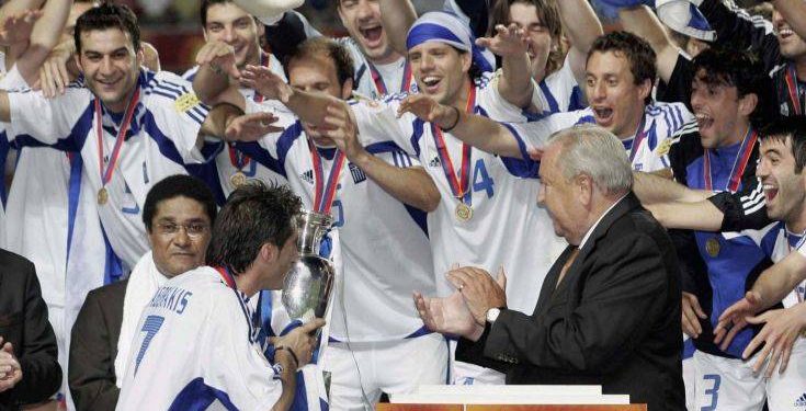 «Έφυγε» ο άνθρωπος που έδωσε την κούπα του Euro 2004 στον Ζαγοράκη