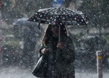 Καιρός: Σε αυτές τις περιοχές θα συναντήσουν οι ψηφοφόροι βροχές και καταιγίδες
