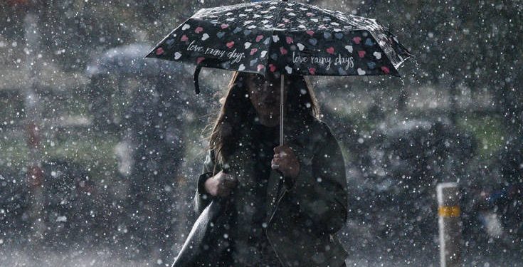 Καιρός: Σε αυτές τις περιοχές θα συναντήσουν οι ψηφοφόροι βροχές και καταιγίδες