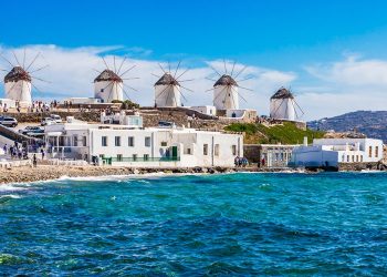 Επεισόδιο μεταξύ Γερμανών δημοσιογράφων και του ιδιοκτήτη του μαγαζιού με τα «χρυσά» καλαμάρια