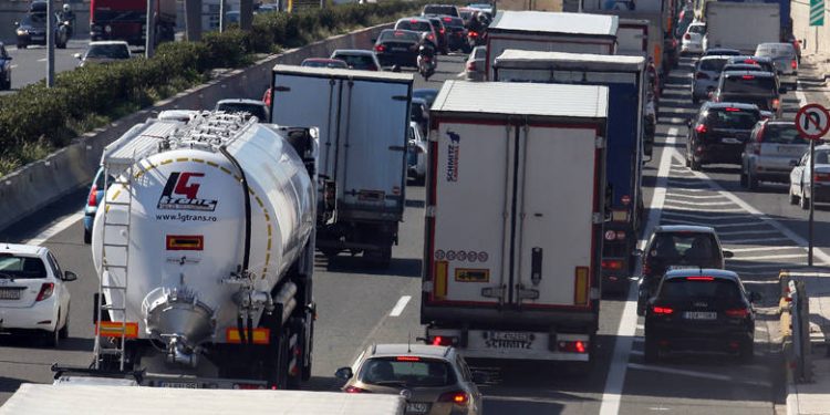Τεράστια η ταλαιπωρία των οδηγών στην παραλιακή και τον Κηφισό – Newsbeast