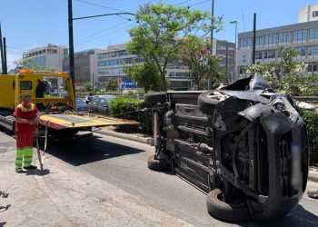 Φωτογραφίες από το τροχαίο σε παράδρομο της Συγγρού