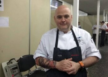 Ο σεφ που έχει μαγειρέψει για τον Ζεράρ Ντεπαρτιέ και έχει πιει μπίρα με τον Ντόναλντ Σάδερλαντ