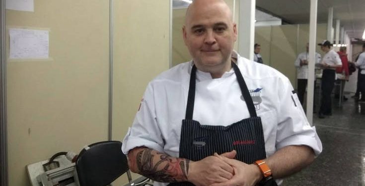 Ο σεφ που έχει μαγειρέψει για τον Ζεράρ Ντεπαρτιέ και έχει πιει μπίρα με τον Ντόναλντ Σάδερλαντ