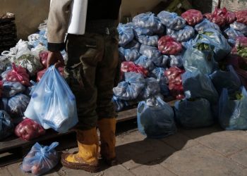 Διανομή τροφίμων από τον δήμο Αθηναίων