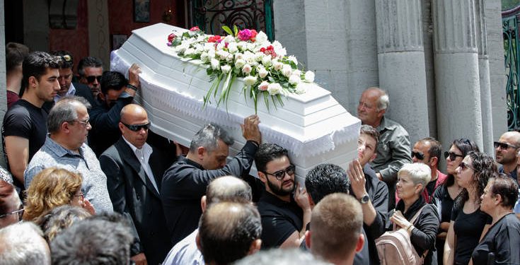 Πάνος Ζάρλας: Σε κλίμα οδύνης η κηδεία, τραγική φιγούρα η μητέρα του