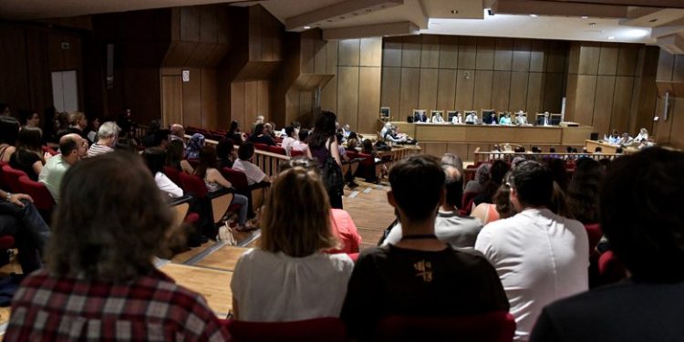«Ο Ρουπακιάς, στη φυλακή, μου είπε ότι τον βάραγε ο Φύσσας» – News.gr