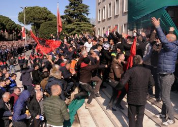 Στα άκρα η κατάσταση στην Αλβανία – News.gr
