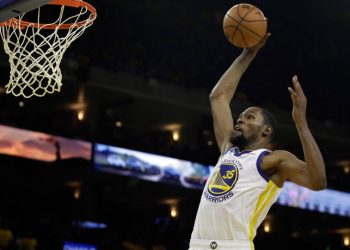 NBA: Μια μπλούζα ίσως να «πρόδωσε» την επόμενη ομάδα του Ντουράντ