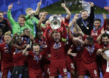 Champions League: Τα κλάματα του Χέντερσον στην αγκαλιά του πατέρα του