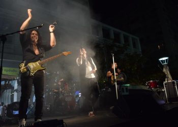 Οι 15-50 ξεσήκωσαν την Πάτρα στο πάρτι νεολαίας του Απόστολου Κατσιφάρα