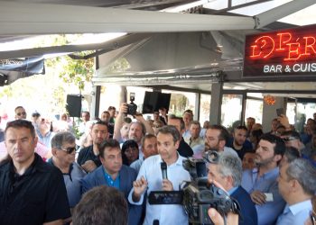 Αποθεωτική υποδοχή του Κυριάκου Μητσοτάκη στο Πύργο