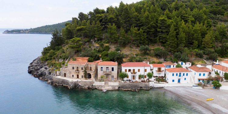 Το κουκλίστικο χωριό του Μοριά που ήταν για χρόνια απομονωμένο – Newsbeast
