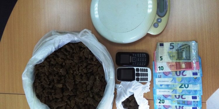 Συνελήφθη μέλος συμμορίας που διακινούσε κοκαϊνη και χασίς στη Ζαχάρω