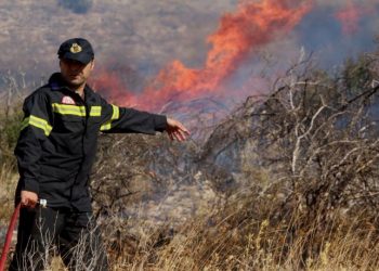 Σε εξέλιξη πυρκαγιά στη Βουρβουρού Χαλκιδικής