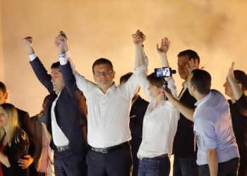Αναλαμβάνει και επίσημα δήμαρχος Κωνσταντινούπολης ο Εκρέμ Ιμάμογλου