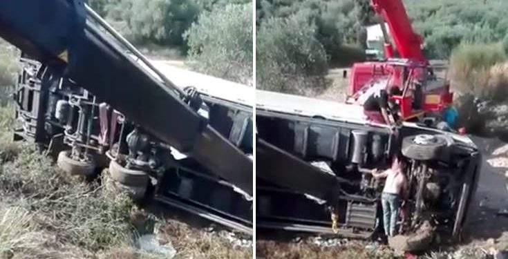 Νταλίκα πέρασε στο αντίθετο ρεύμα και έπεσε σε χαράδρα στην Χαλκιδική