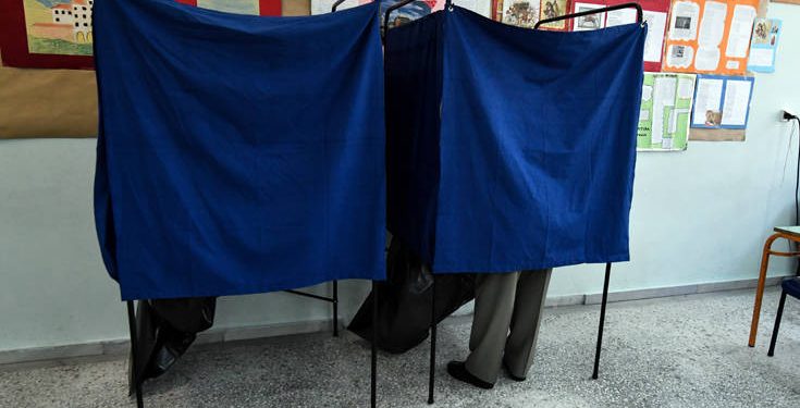 Πήγε να ψηφίσει γιατί του έδωσε η γιαγιά του 50 ευρώ