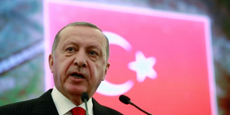 Ερντογάν: Ατζαμής ο Μακρόν, να μη μιλά για την Ανατολική Μεσόγειο