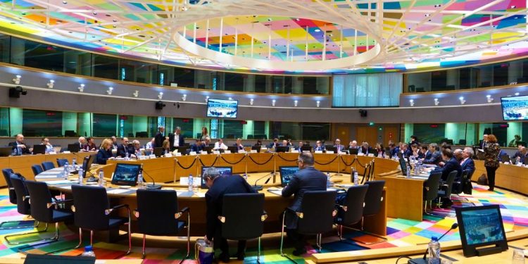 Τα μέτωπα που βγάζουν κίτρινες κάρτες οι δανειστές – News.gr