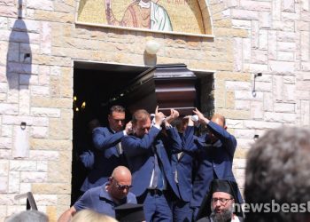 Το τελευταίο ζεστό χειροκρότημα στον Κώστα Ευριπιώτη