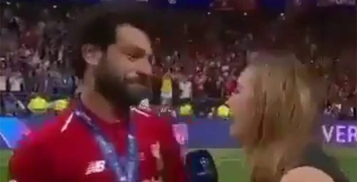 Champions League: Ο Σαλάχ «στράβωσε» γιατί νόμιζε ότι μια δημοσιογράφος θα τον φιλήσει
