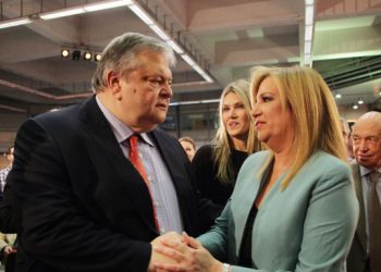 “Σεισμός” στο ΚΙΝΑΛ με την απόφαση της Φώφης να διώξει τον Βενιζέλο