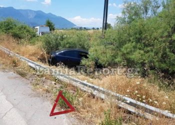 Αυτοκίνητο βγήκε από την πορεία του και κατέληξε στα χωράφια