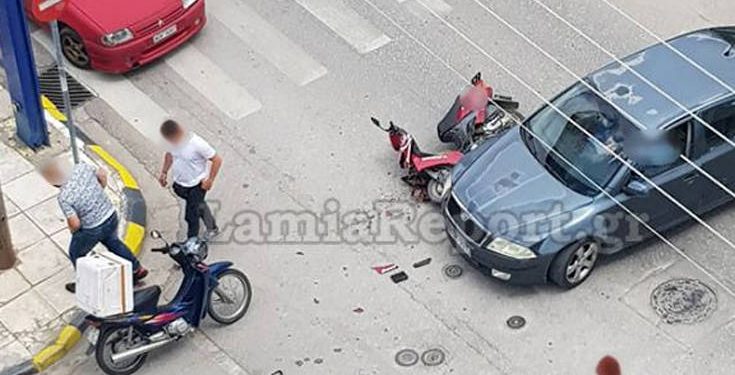 Οδηγός χτύπησε ντελιβερά και δεν σταμάτησε