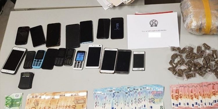 Κυψέλη: Διακινούσαν ναρκωτικά γύρω από σχολείο - Δεκαεννέα εμπλεκόμενοι