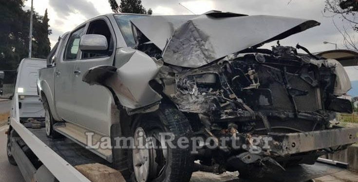 Αγροτικό πέρασε στο αντίθετο ρεύμα και κατέληξε σε δέντρο
