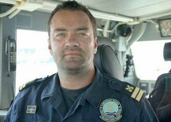 Η Βουλή «υιοθέτησε» τα παιδιά του υποπλοίαρχου Κυριάκου Παπαδόπουλου