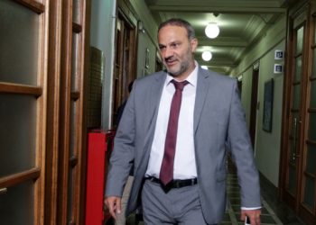 ΕΥΒΟΙΑ: Ξύλο με τον πρώην υφυπουργό Μαυραγάνη μέσα σε εκλογικό κέντρο (βίντεο)