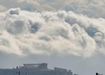 Με άστατο καιρό οι κάλπες της Κυριακής- πού αναμένονται χαλαζοπτώσεις