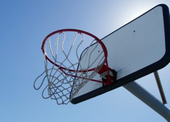 Νεαρός «έσβησε» την ώρα που έπαιζε μπάσκετ