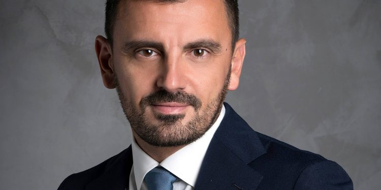 ΑΝΔΡΕΑΣ ΝΙΚΟΛΑΚΟΠΟΥΛΟΣ: Στην Αθήνα για την παρουσίαση του κυβερνητικού προγράμματος από το Κ. Μητσοτάκη
