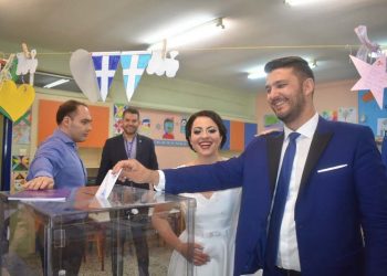 ΛΑΡΙΣΑ: Νύφη και γαμπρός στη κάλπη!
