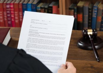 Σχηματισμός δικογραφίας σε βάρος δικηγόρου για πλαστογραφία