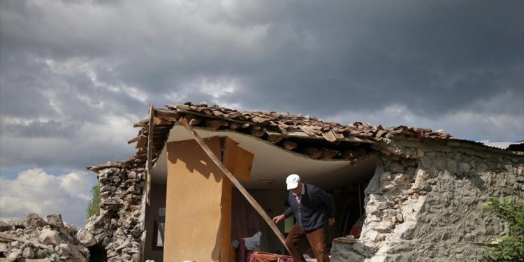 Σεισμοί στα σύνορα Ελλάδας - Αλβανίας: Τέσσερις τραυματίες, ζημιές σε 100 κτήρια