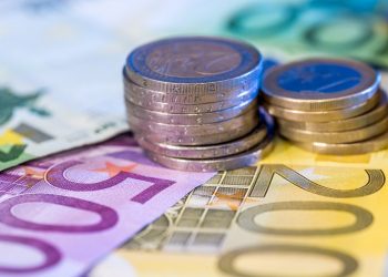 Οφειλέτες με χρέη έως 20.000 ευρώ μπαίνουν στη ρύθμιση των 120 δόσεων της Εφορίας