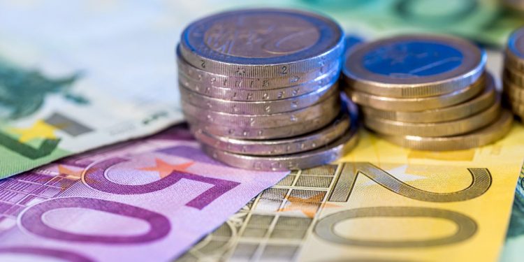 Οφειλέτες με χρέη έως 20.000 ευρώ μπαίνουν στη ρύθμιση των 120 δόσεων της Εφορίας