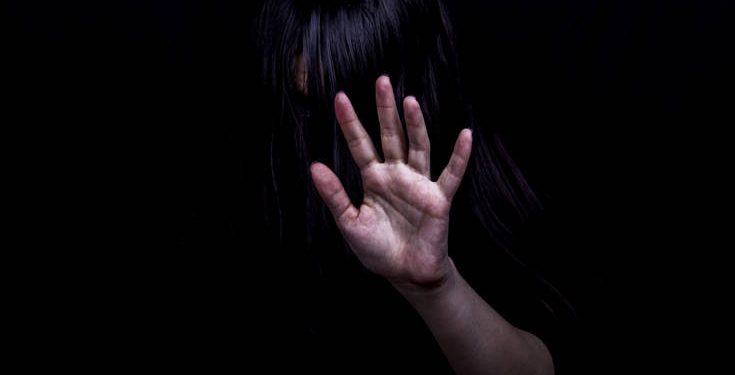 Τούρκος διακινητής ασελγούσε σε βάρος Ιρακινής και του γιου της