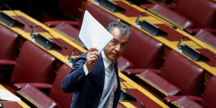 Στ. Θεοδωράκης: Αποχαιρετώ τη Βουλή πολιτικά ηττημένος, αλλά αισιόδοξος
