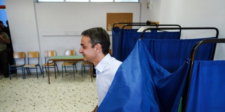 Στην Κηφισιά ασκεί το εκλογικό του δικαίωμα ο Κυρ. Μητσοτάκης