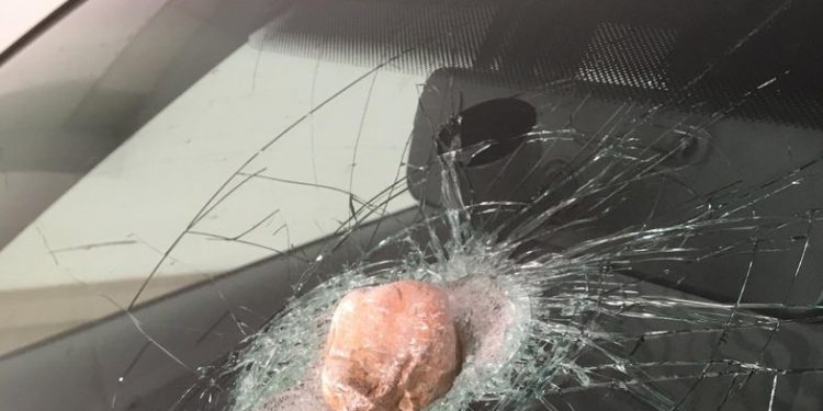 Τους πήραν με τις πέτρες στη Πατρών – Πύργου (φωτογραφίες)