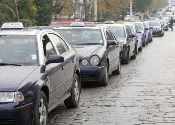 Θεσσαλονίκη: Βρήκε στο ταξί του πορτοφόλι με 5.200 ευρώ και το παρέδωσε